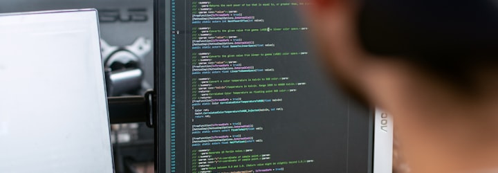 Ilustrasi proses verifikasi data dan analisis informasi digital