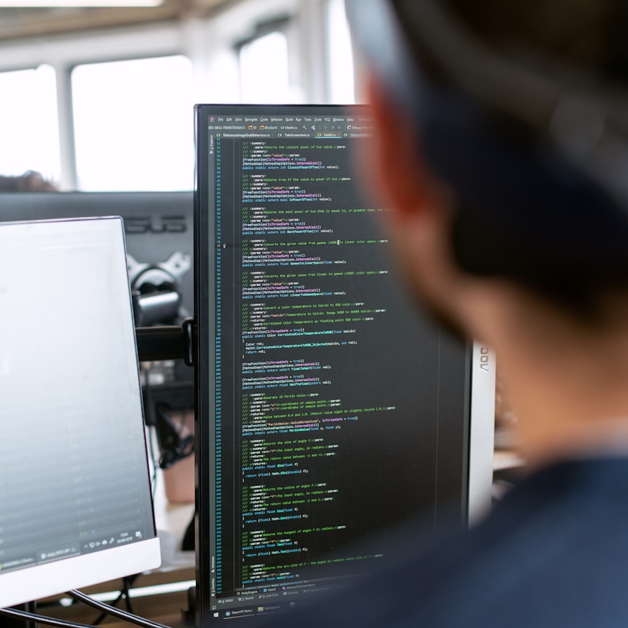 工程师在实验室中调试复杂的电路板与电子元件