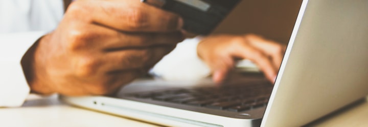 Ilustrasi grafis tentang konsep keamanan data dengan simbol kunci dan perisai yang melindungi folder digital